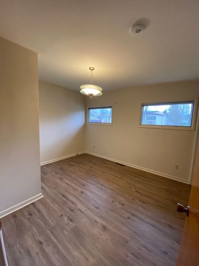 Building Photo - 708 Park Ave