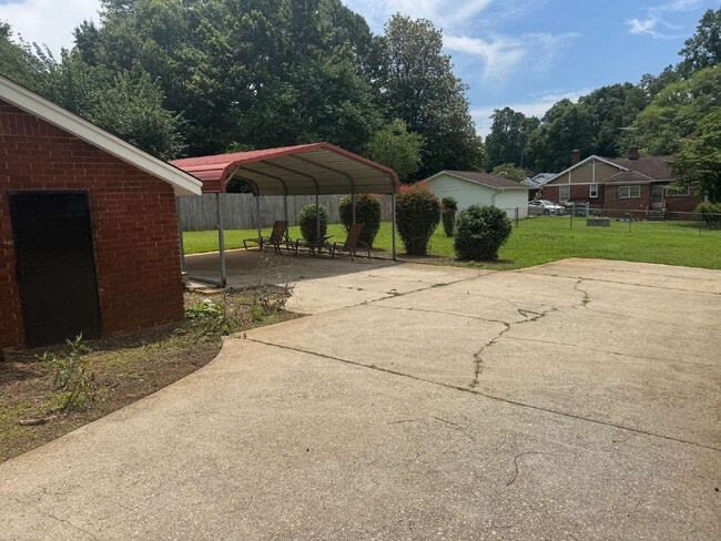 Building Photo - Efficiency 1 Bedroom Apartment in Chicopee Village – Utilities Included!