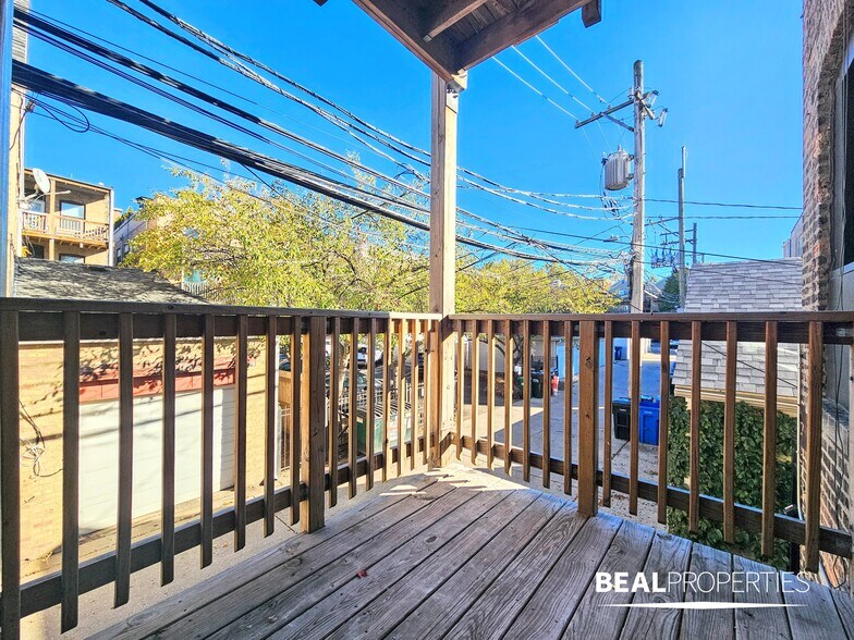 Building Photo - 3935 N Janssen Ave