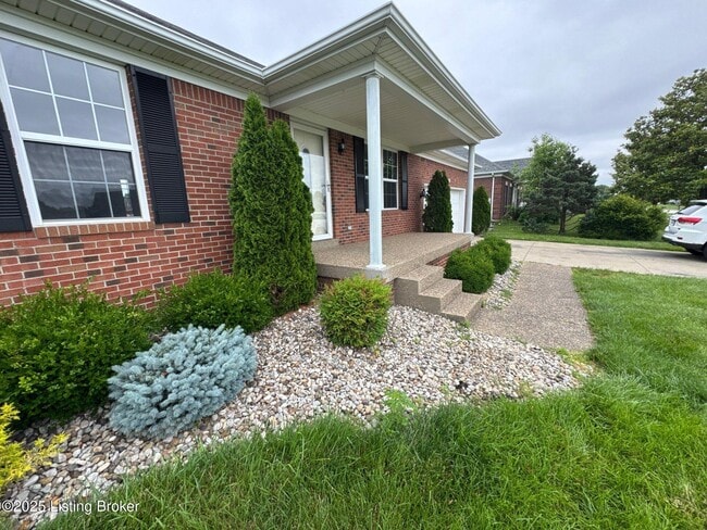 Building Photo - 576 Circle Valley Dr