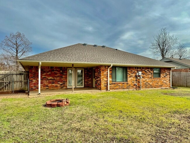Building Photo - 817 Mercury Rd