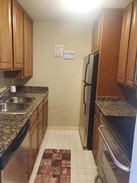 Building Photo - 15 E Kirby St