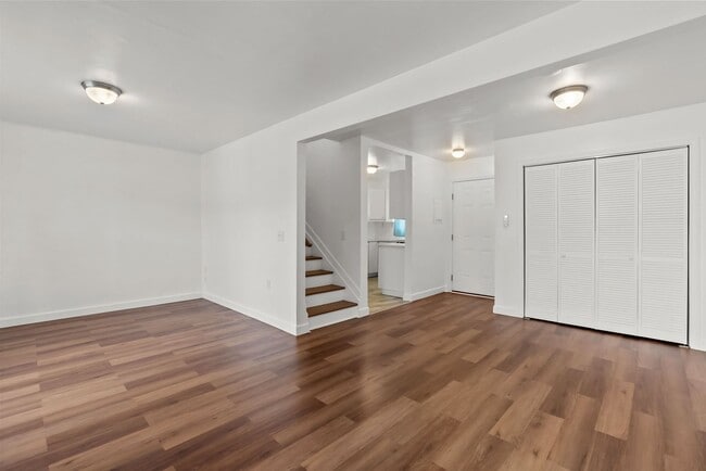 Building Photo - Now Available in Norfolk – Move-In Ready Townhouse!