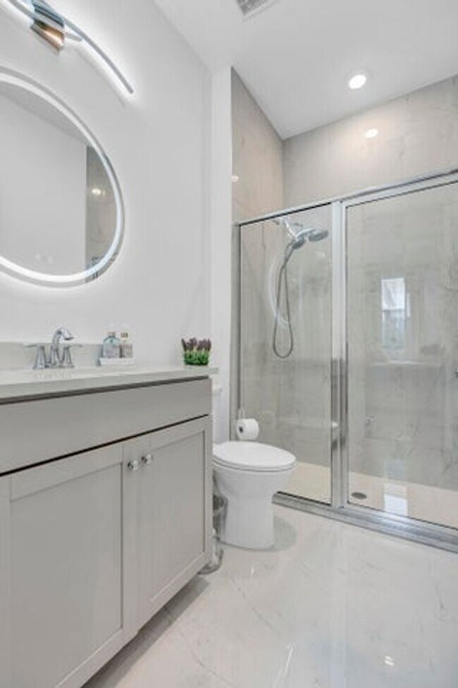 Building Photo - 5320 St Armands Way