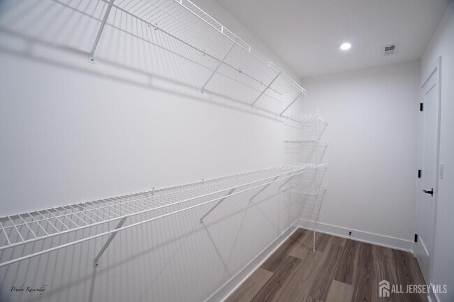 Building Photo - 85 Mustang Dr