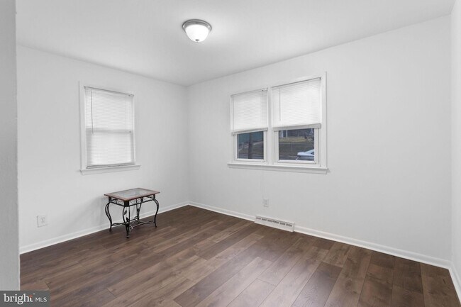 Building Photo - 950 Central Ave