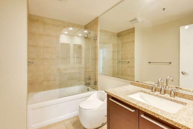 Building Photo - Luxury High-Rise Living | Stunning Bay Bridge Views from the 31st Floor