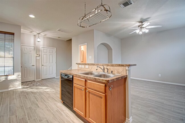 Building Photo - 243 Drake Run Ln