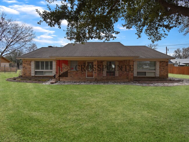 Building Photo - Tour Today! 3 Bedroom Home On Lake Tyler!