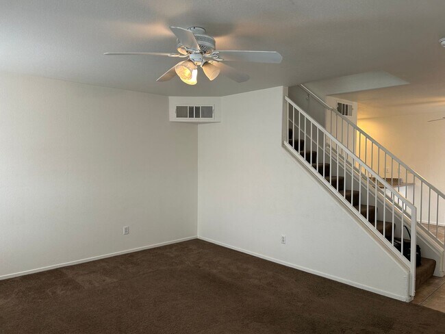 Building Photo - 2 story townhouse