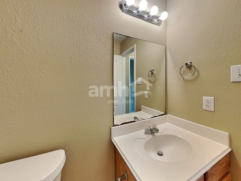Building Photo - 18107 Quiet Ridge Ln