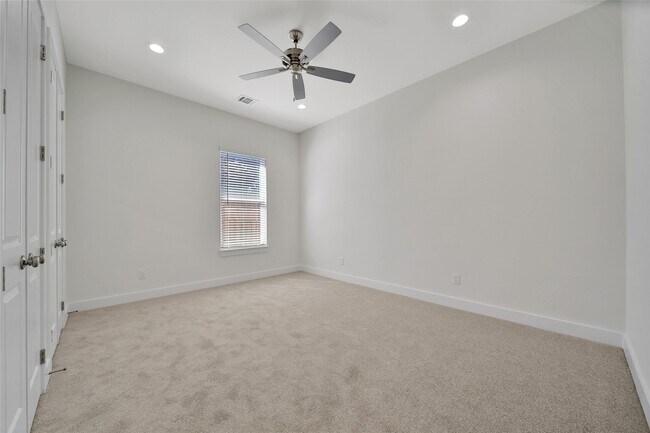 Building Photo - 7611 Athlone Dr