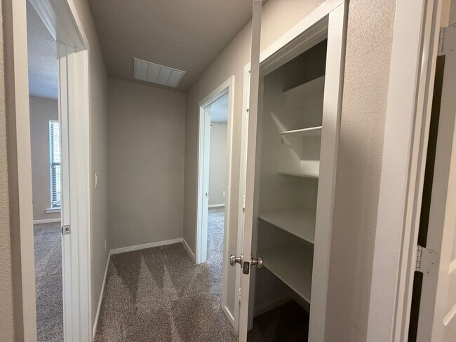 Building Photo - 3/2 in Upland Crossing Available Now!!!