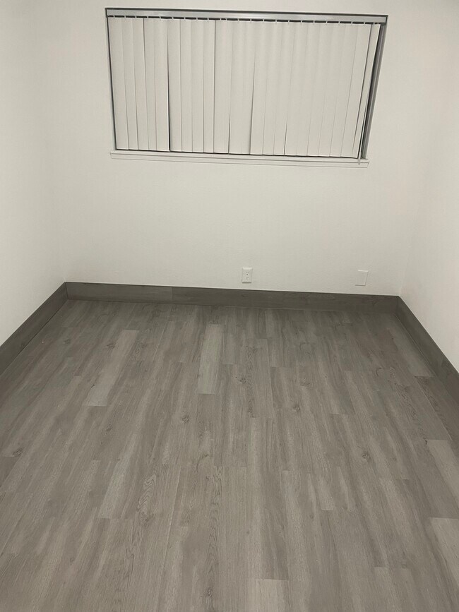 Building Photo - 424 W Wilson Ave