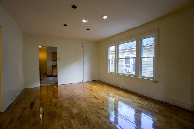 Building Photo - 722 Euclid Ave
