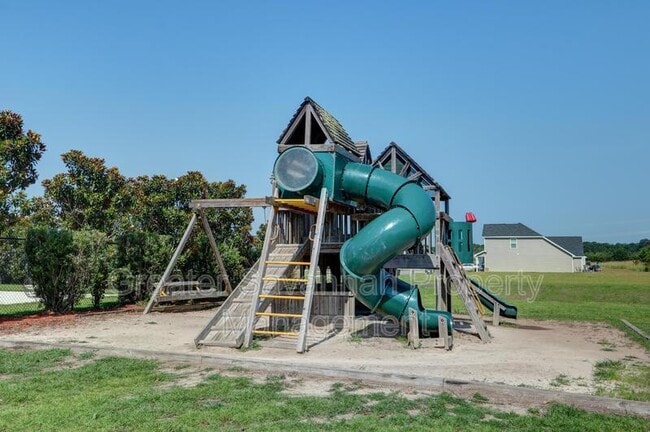 Building Photo - 40 Burnt Oak Rd