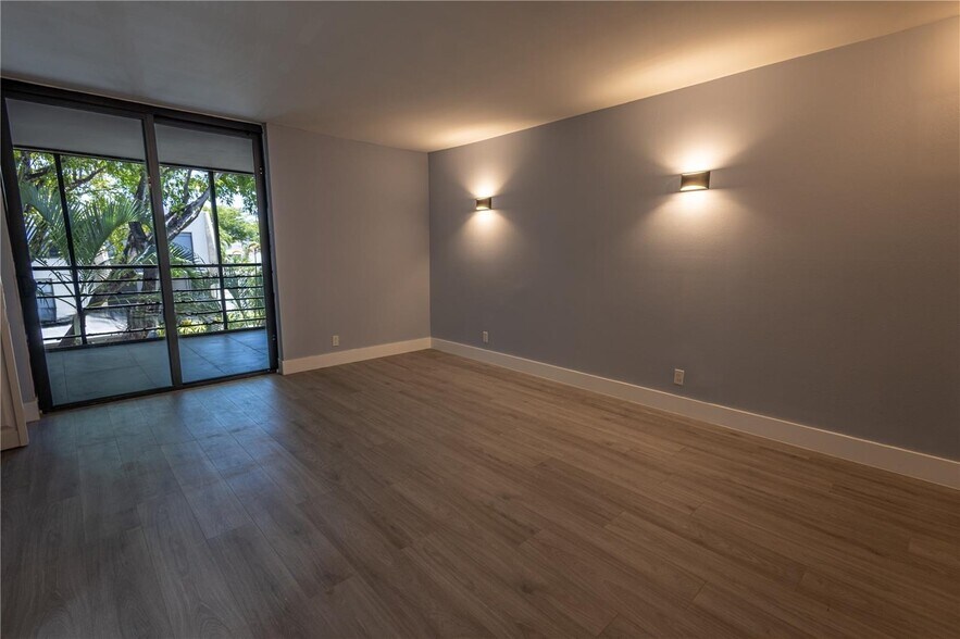 Building Photo - 20350 W Country Club Dr