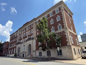 Building Photo - 315-507 N. Spruce St-1BR/1.5BA-Downtown APT!!!