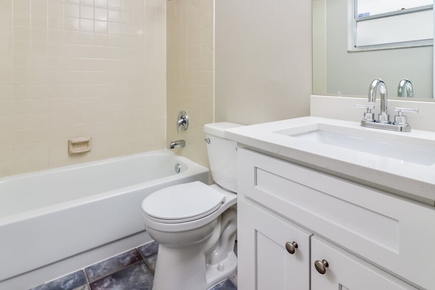 Building Photo - 1717 Cinnabar Ct