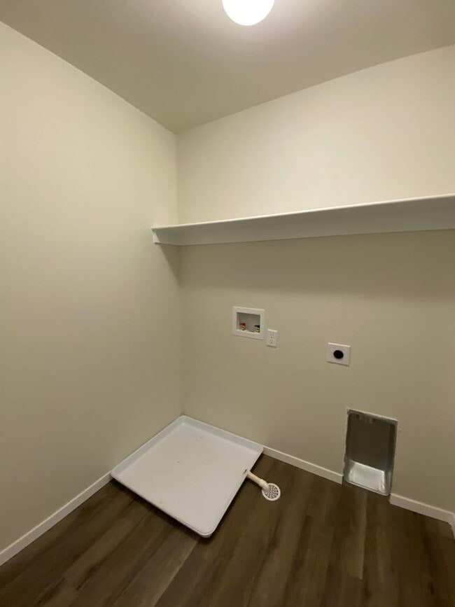 Building Photo - NOW PRELEASING! Three Bedroom | Two and a Half Bathroom Duplex in Lawlis Ranch