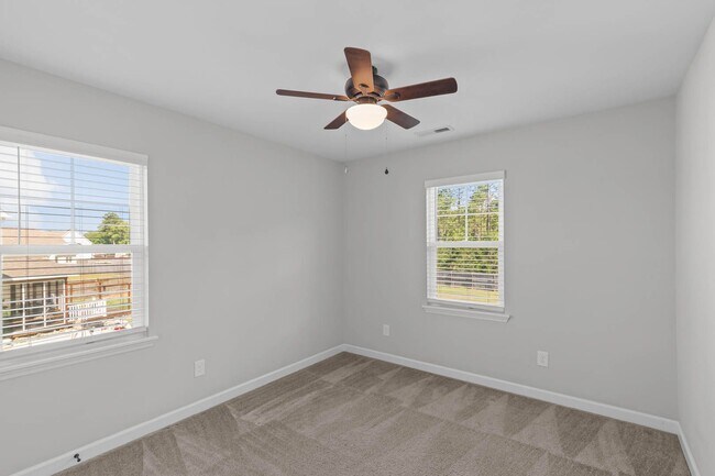 Building Photo - 3 Bed | 2.5 Bath | ~1,536 Sq Ft | Available for Rent
