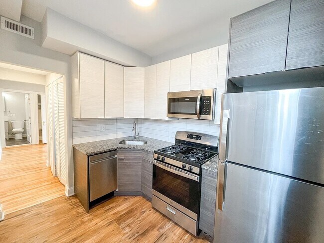 Building Photo - 3319 N Karlov Ave