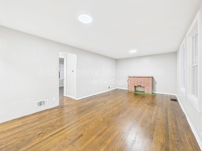 Building Photo - 7560 Prospect Ave