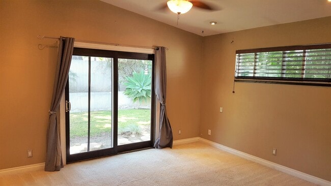 Building Photo - Updated 3 Bedroom, 3 Bathroom Garden House...