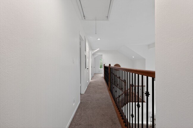 Building Photo - 417 W Hillary Cir