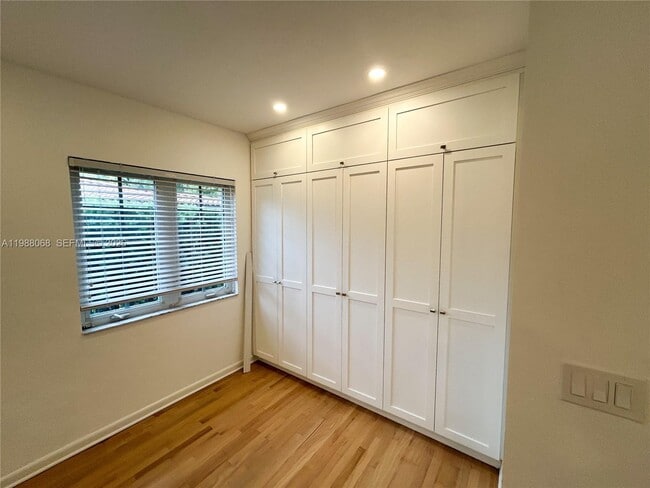 Building Photo - 2504 Alhambra Cir