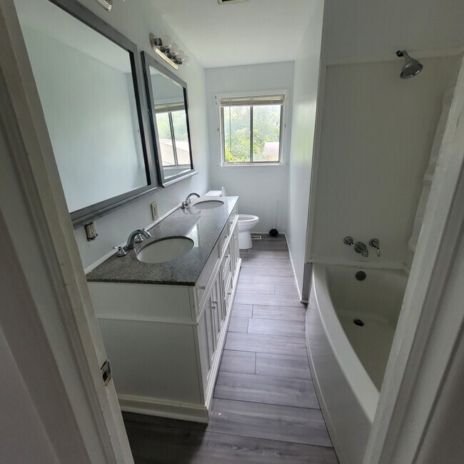 Master - 724 Elmwood Dr