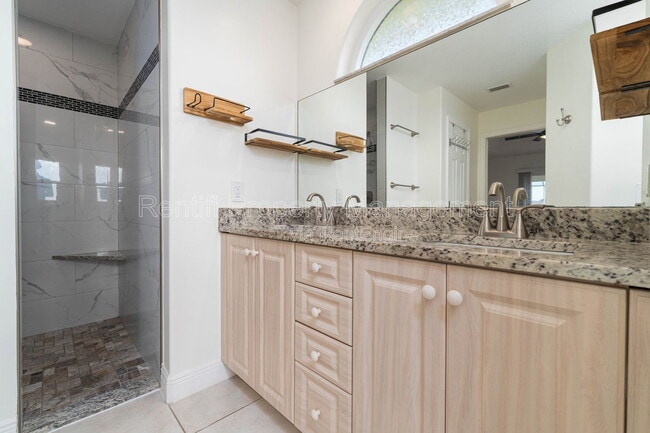 Building Photo - 304 NW 12th Ln