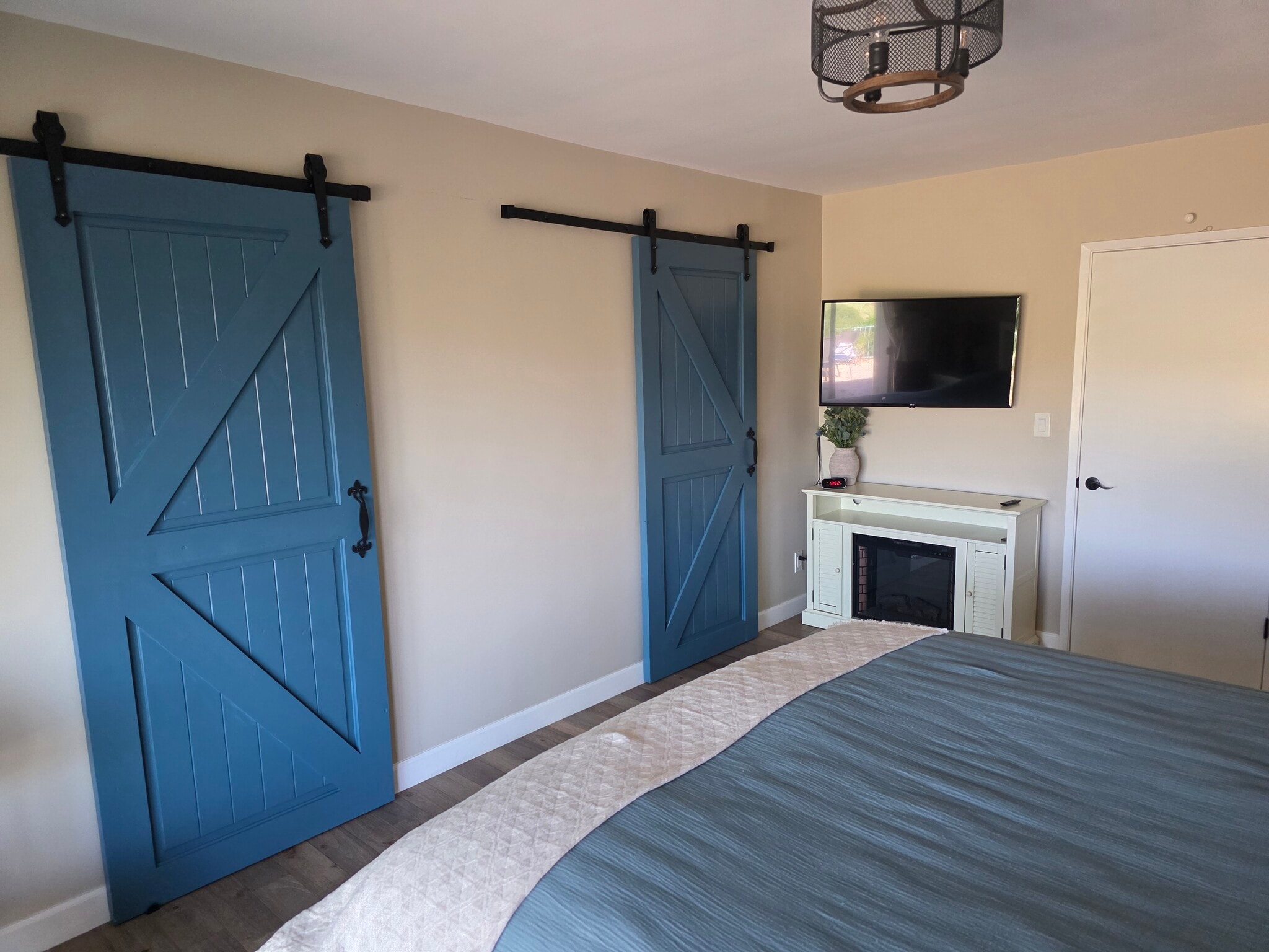 Building Photo - 9565 Dale Ave