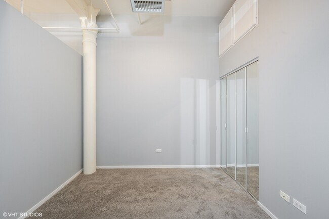 Building Photo - 420 S Clinton St