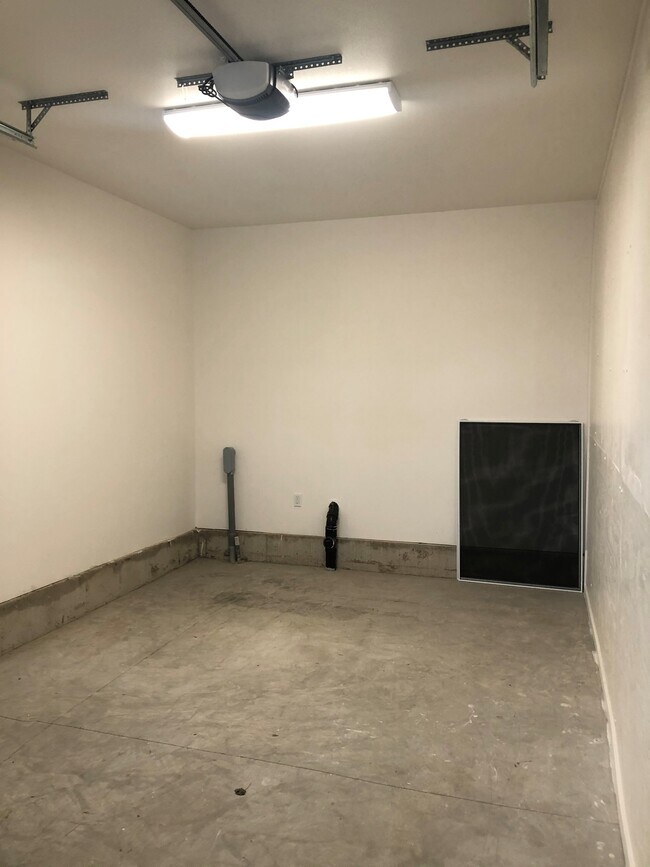 Building Photo - 6361 SW Southwood Dr