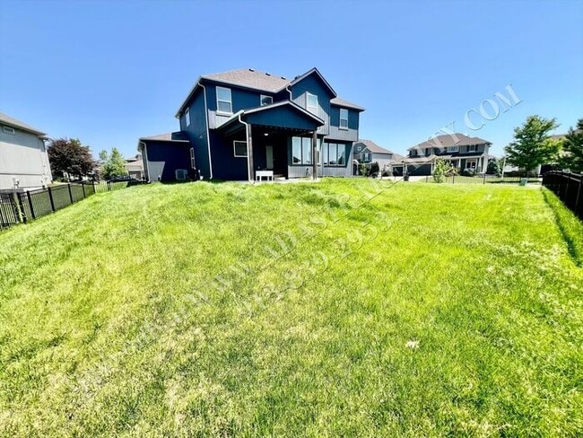 Building Photo - Beautiful 4 Bed 3.5 Bath Home in Olathe-Av...