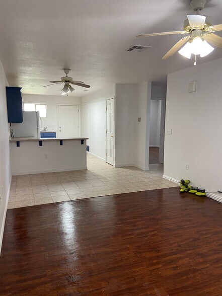 Building Photo - 615 S Pleasant Hill Rd