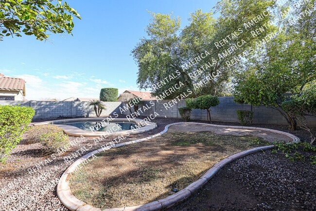 Building Photo - 17033 W Sonora St