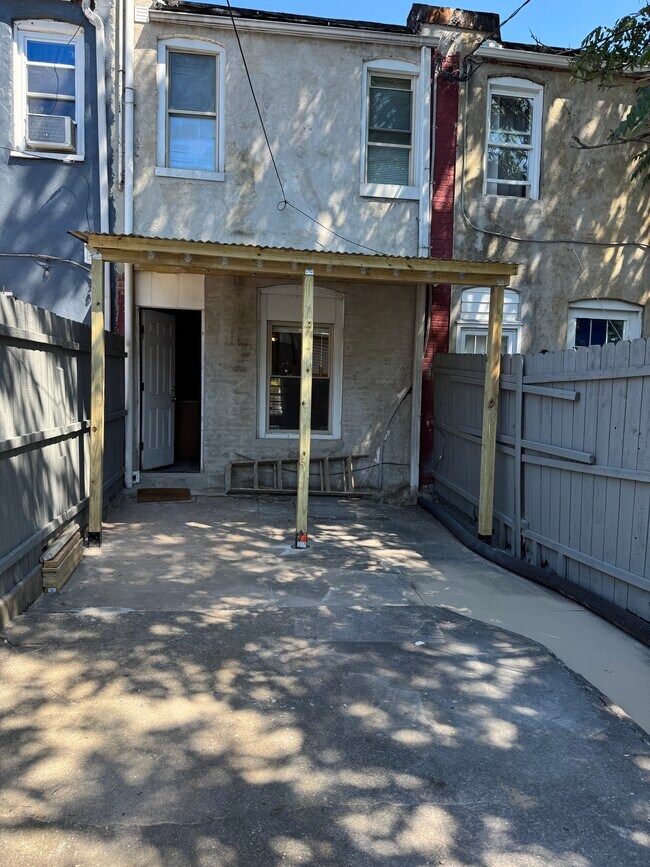 Building Photo - 716 N Milton Ave