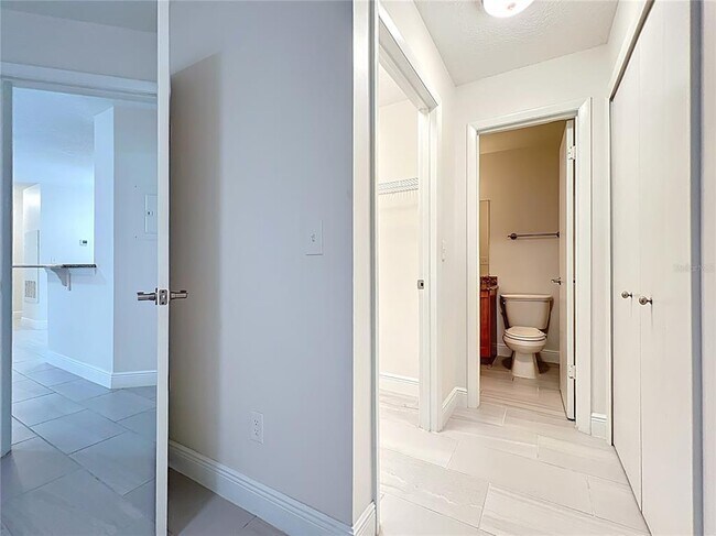 Building Photo - 2580 Grassy Point Dr