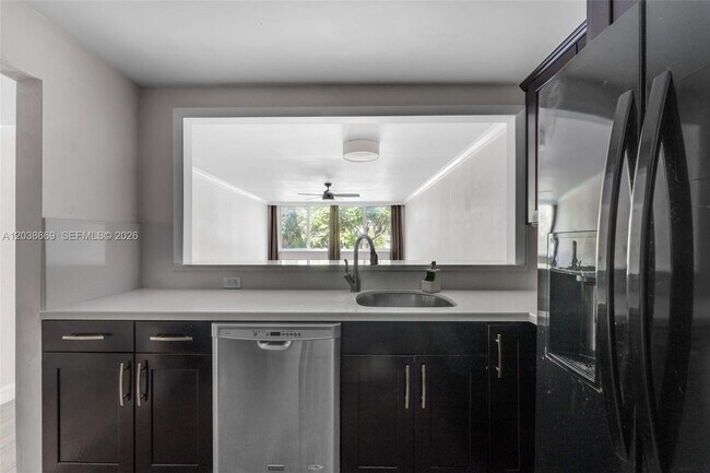 Building Photo - 9001 SW 77th Ave
