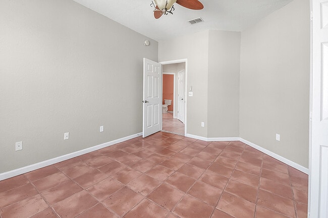 Building Photo - 2221 Vista Cove Rd