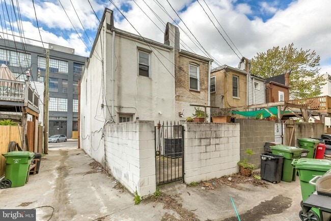 Building Photo - 2418 Hudson St