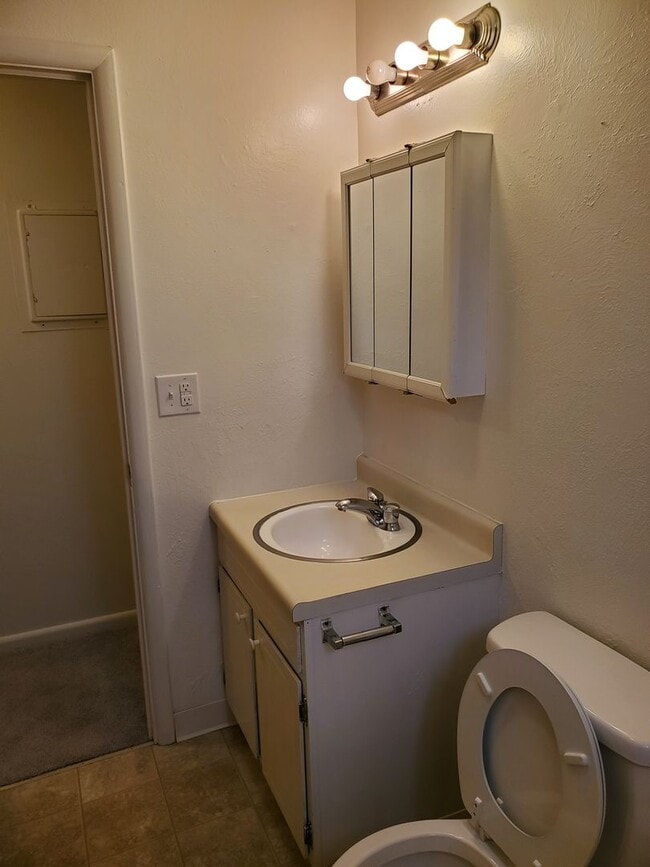 Building Photo - 1 Bedroom in Heart of Nampa!