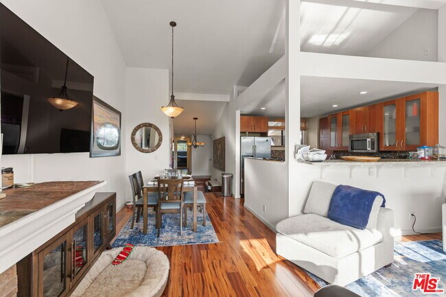 Building Photo - 4637 Park Dr