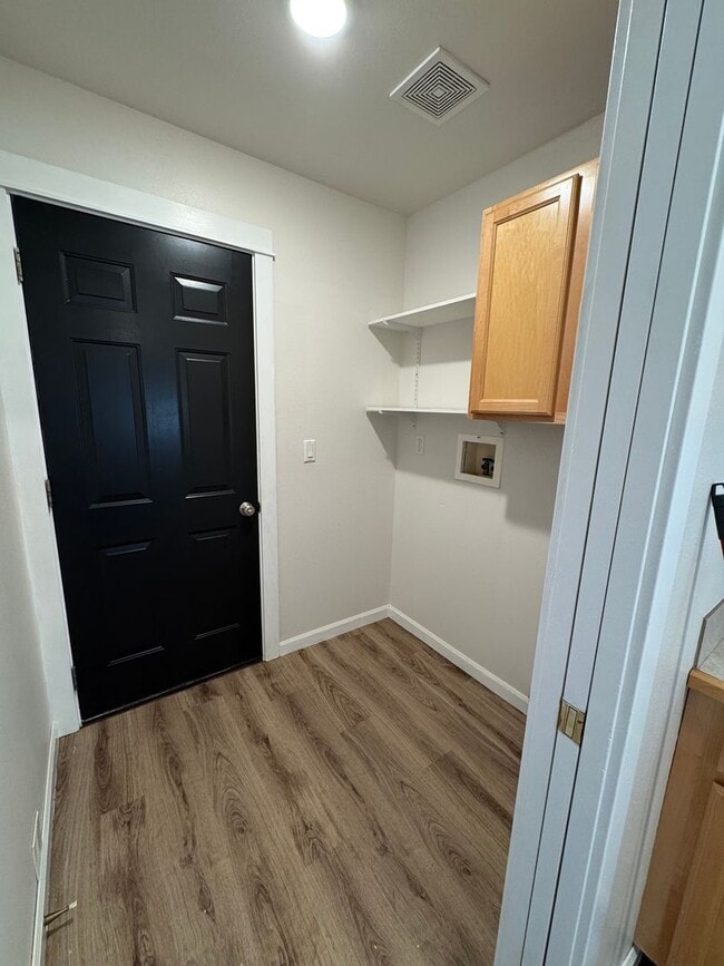 Building Photo - Updated duplex in NW Bend