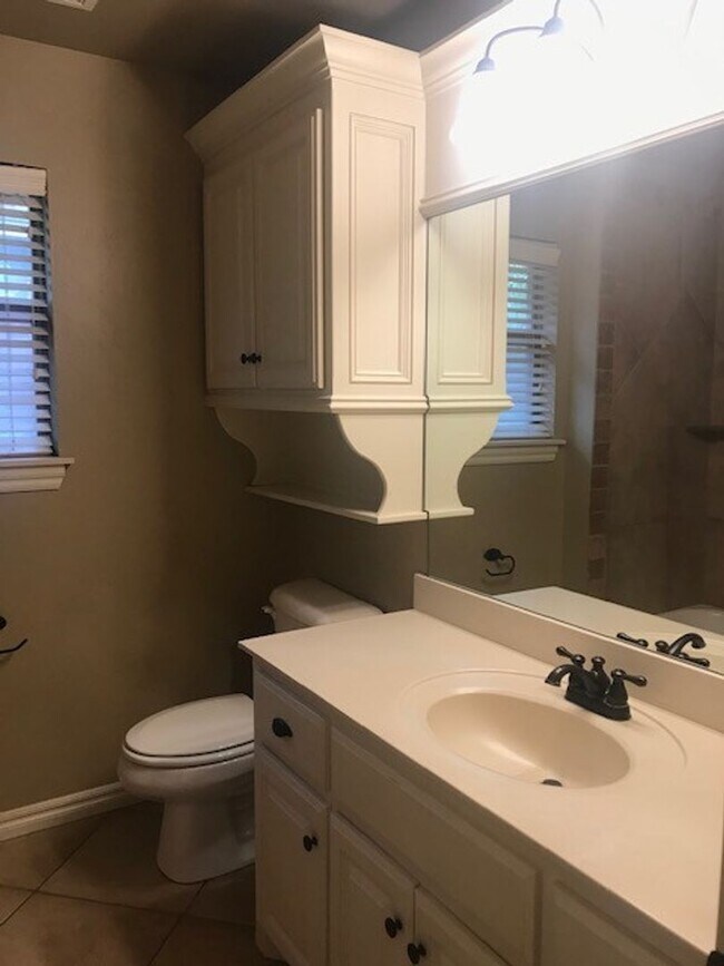 Building Photo - 3 Bed + Office - Edmond North - Spacious Home