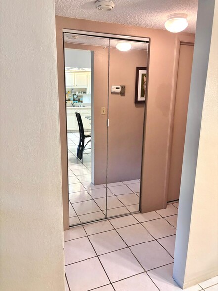 Building Photo - 2031 Dewey St