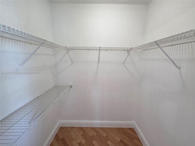 Building Photo - 10765 SW 108th Ave