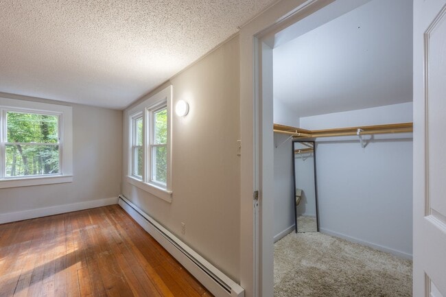 Building Photo - 2 Bedroom Ranch with Scenic Setting
